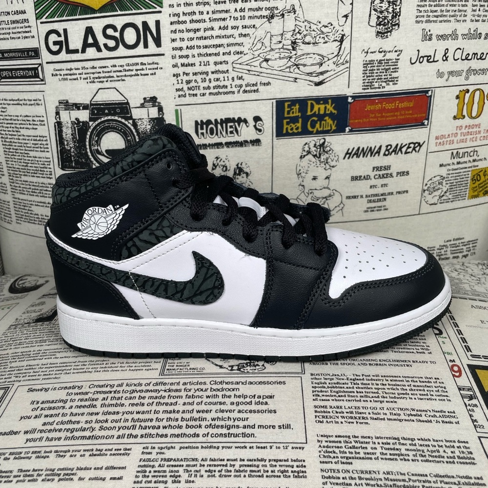 Nike Air Jordan Retro 1 GS Mid SE Panda Elephant FB9909-001 GS 5.5Y